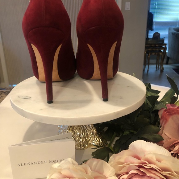 Alexander McQueen Skull Zipper Detail Peep Toe Pumps in Nubuck Leather - Picture 8 of 14